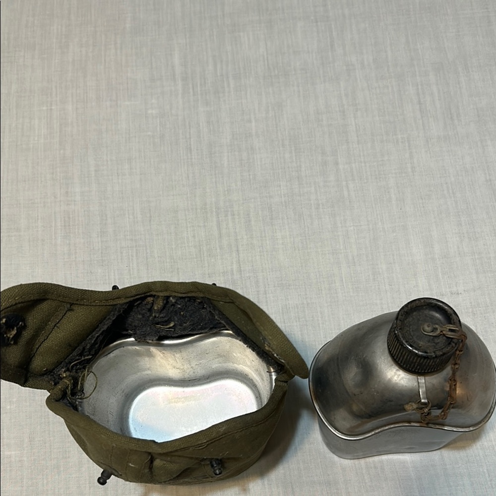 US Military Style Green and Silver Canteen Set with its cup. - Picture 7 of 10